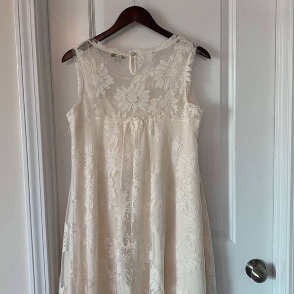 White floral A-line dress - Picture 3 of 3